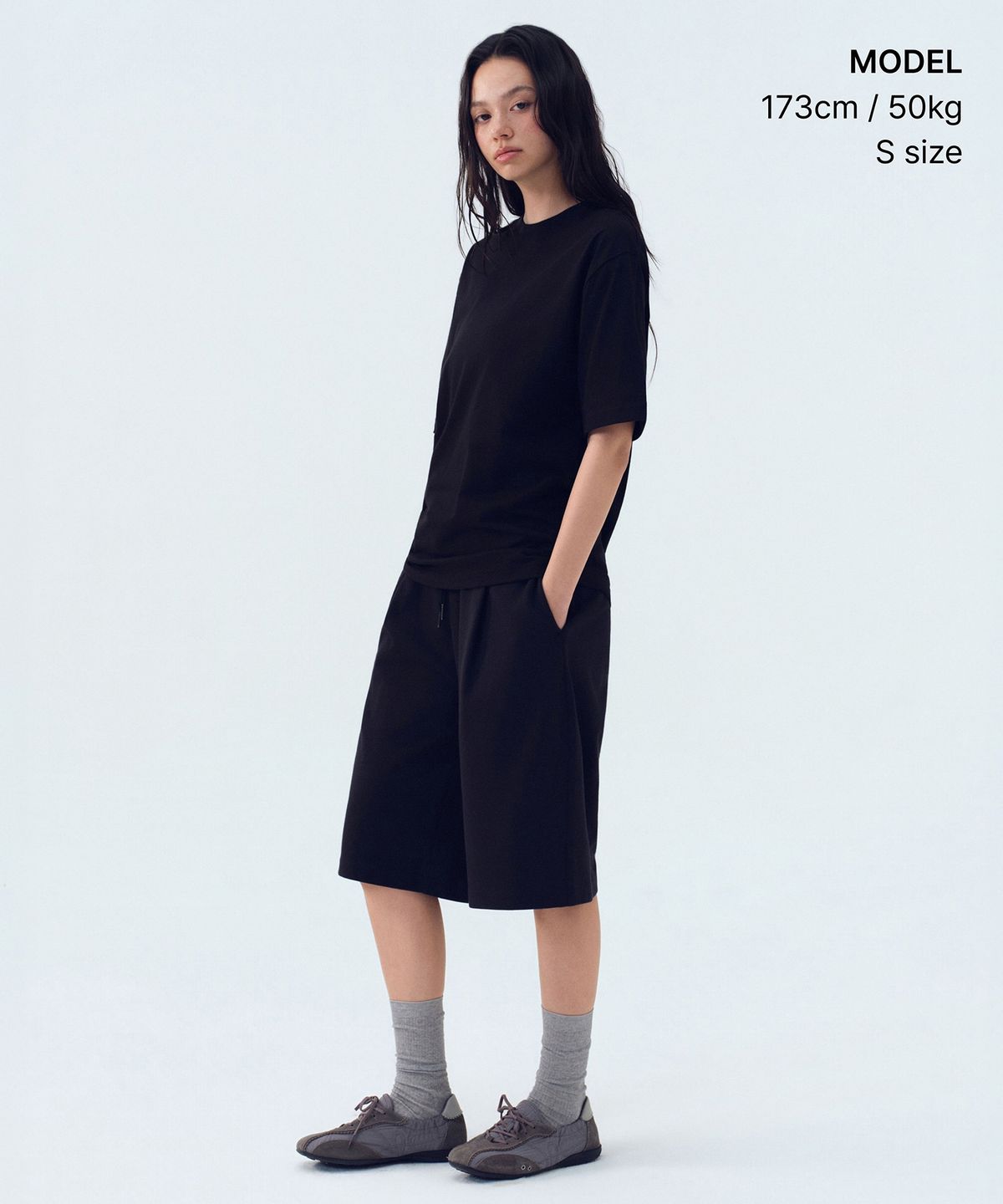 무신사 스탠다드(MUSINSA STANDARD) [쿨탠다드] 릴렉스 핏 크루 넥 티셔츠 [블랙]