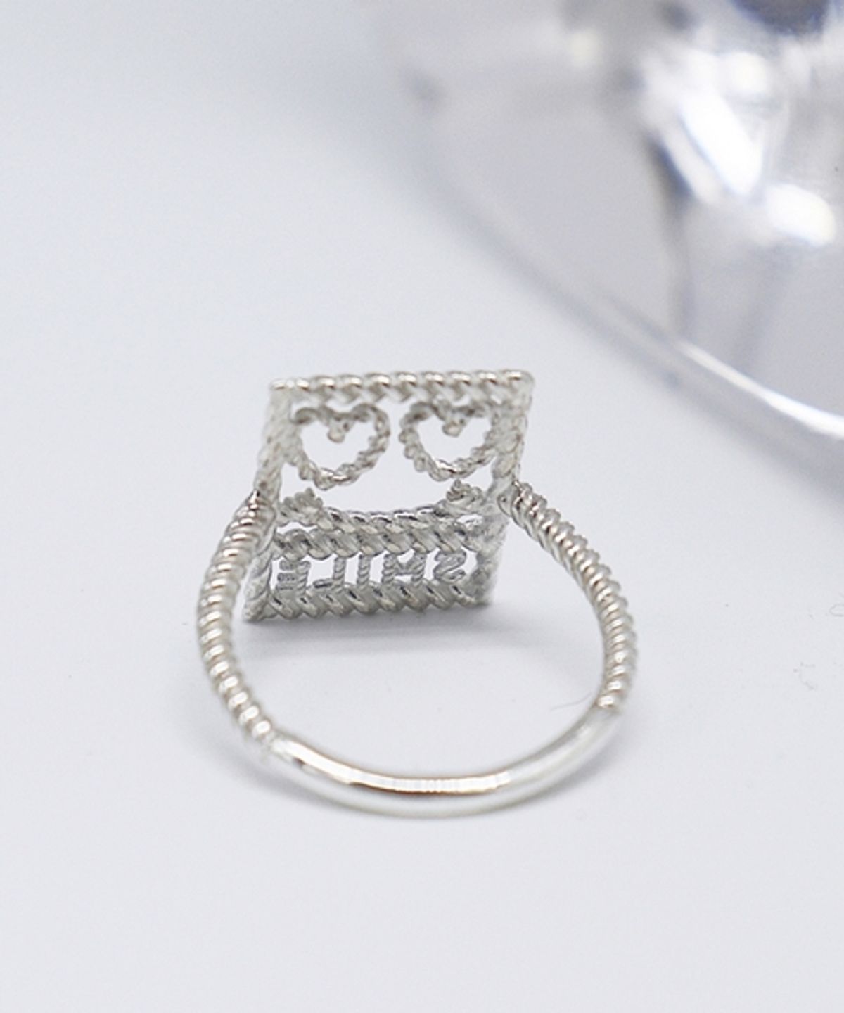 봉보(BONBEAU) BONBEAU Kitsch square smile Ring  하트 스마일 꼬임링 반지
