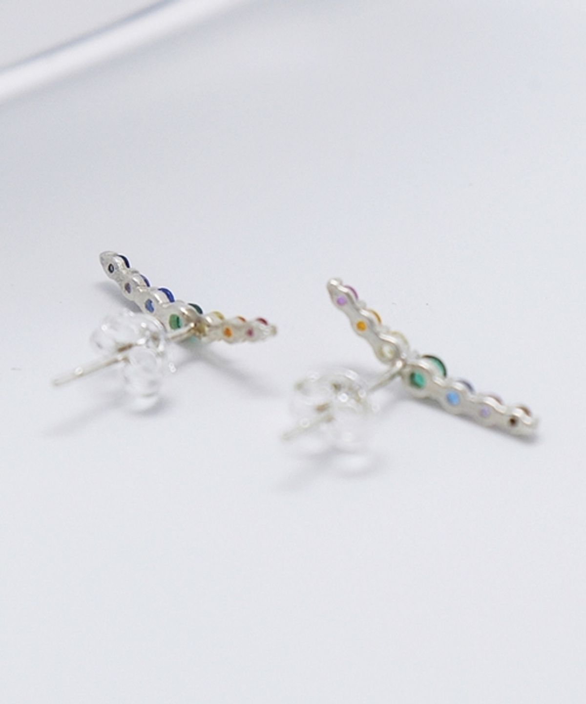 봉보(BONBEAU) Tiny rainbow pin Earrings 레인보우 하트 큐빅 귀걸이