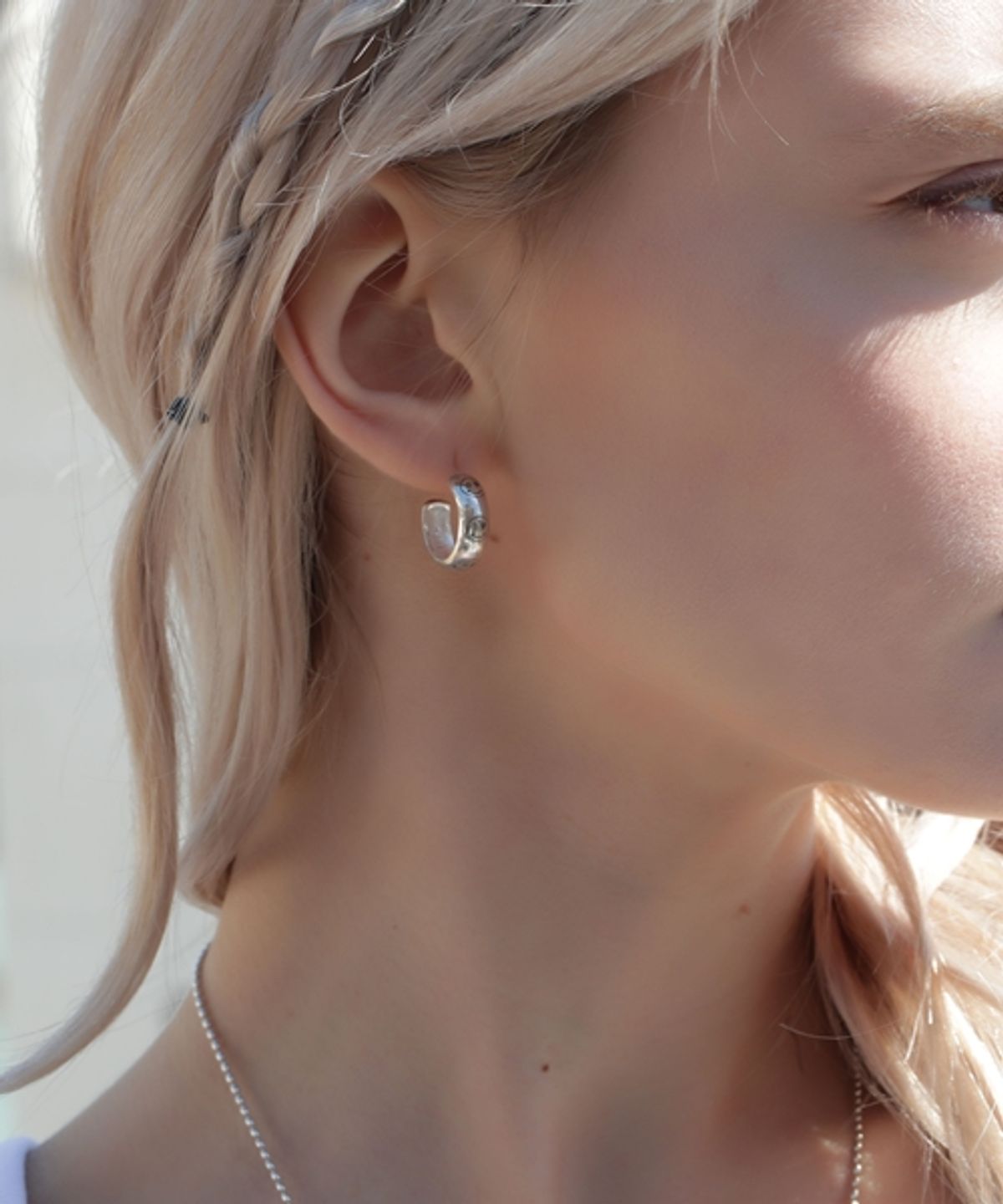 봉보(BONBEAU) Kitsch smile hoop Earrings 스마일 볼드링 실버 귀걸이