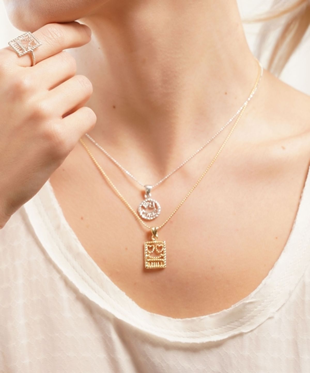 봉보(BONBEAU) Kitsch square smile Necklace 실버 스마일 스퀘어 체인 목걸이