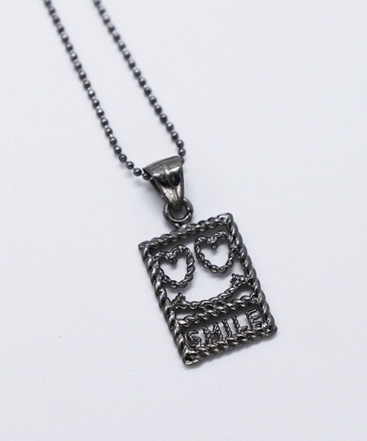 봉보(BONBEAU) Kitsch square smile Necklace 실버 스마일 스퀘어 체인 목걸이