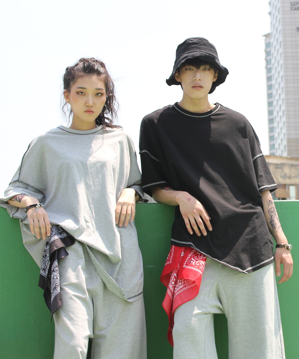 드마크(DEMARC) 남자여자 언발란스 반팔 티셔츠 그레이