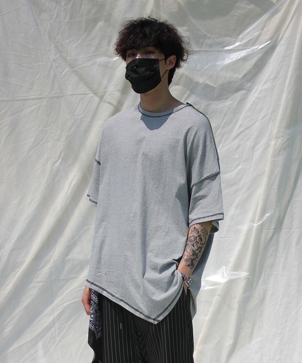 드마크(DEMARC) 남자여자 언발란스 반팔 티셔츠 그레이
