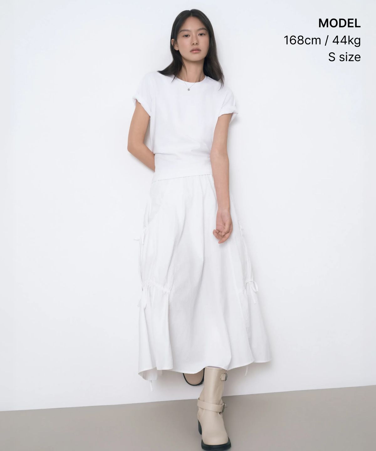 무신사 스탠다드 우먼(MUSINSA STANDARD WOMAN) 우먼즈 베이식 크루 넥 티셔츠 [화이트]