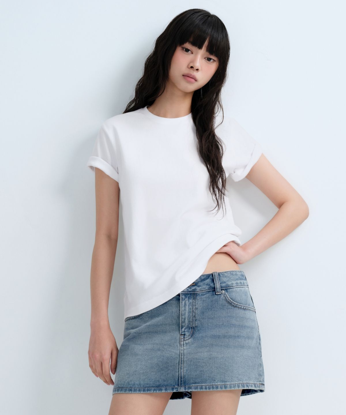 무신사 스탠다드 우먼(MUSINSA STANDARD WOMAN) 우먼즈 베이식 크루 넥 티셔츠 [화이트]