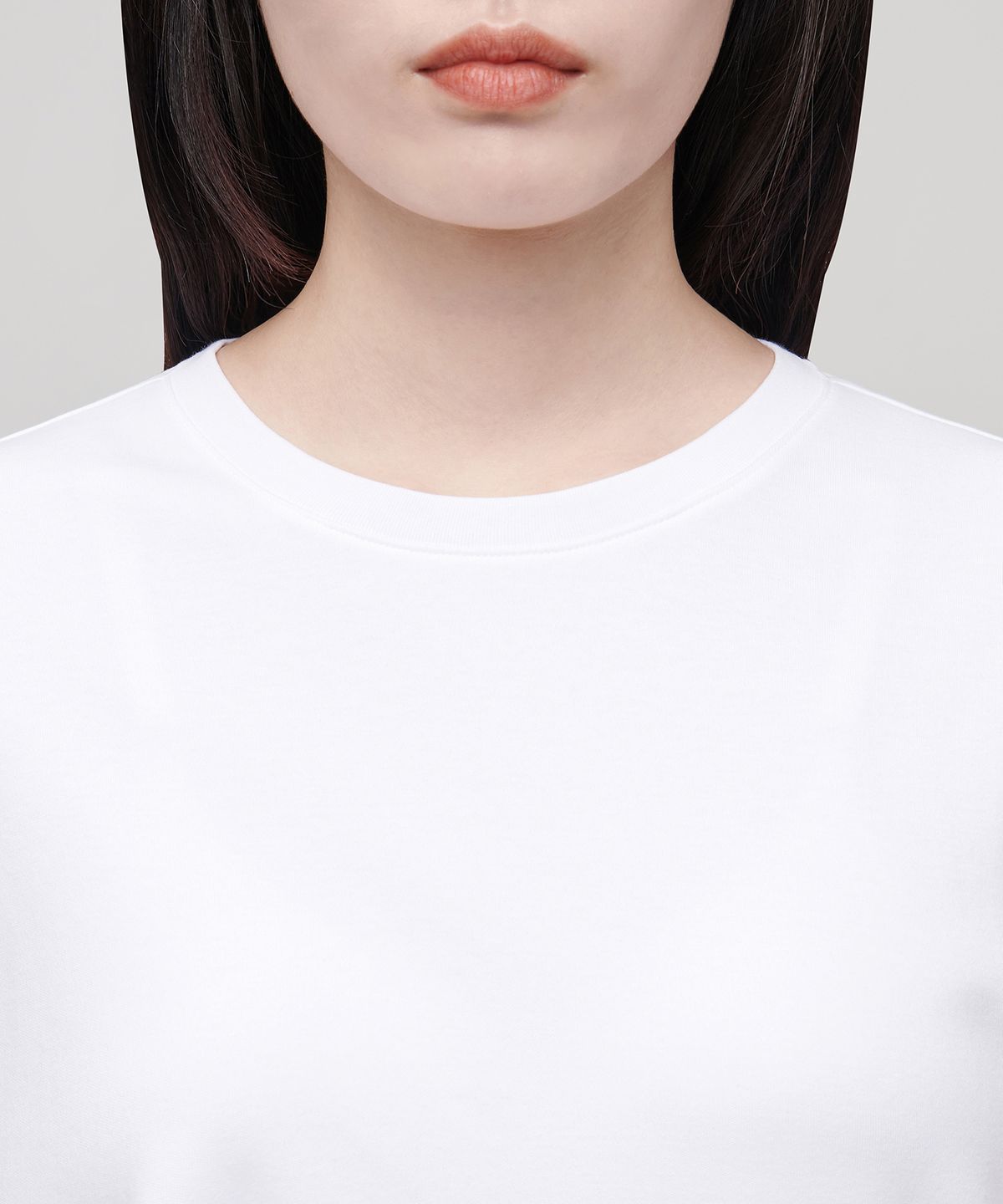 무신사 스탠다드 우먼(MUSINSA STANDARD WOMAN) 우먼즈 크루 넥 크롭 티셔츠 [화이트]