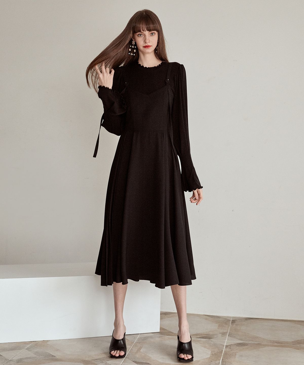 에트몽(ETMON) Shoulder Strap Flare Dress Black