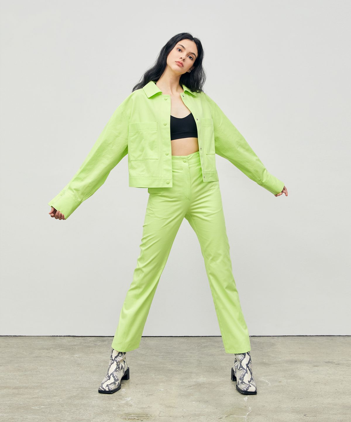 온느(ONNE) Cropped Snap Shirt Jacket Lime