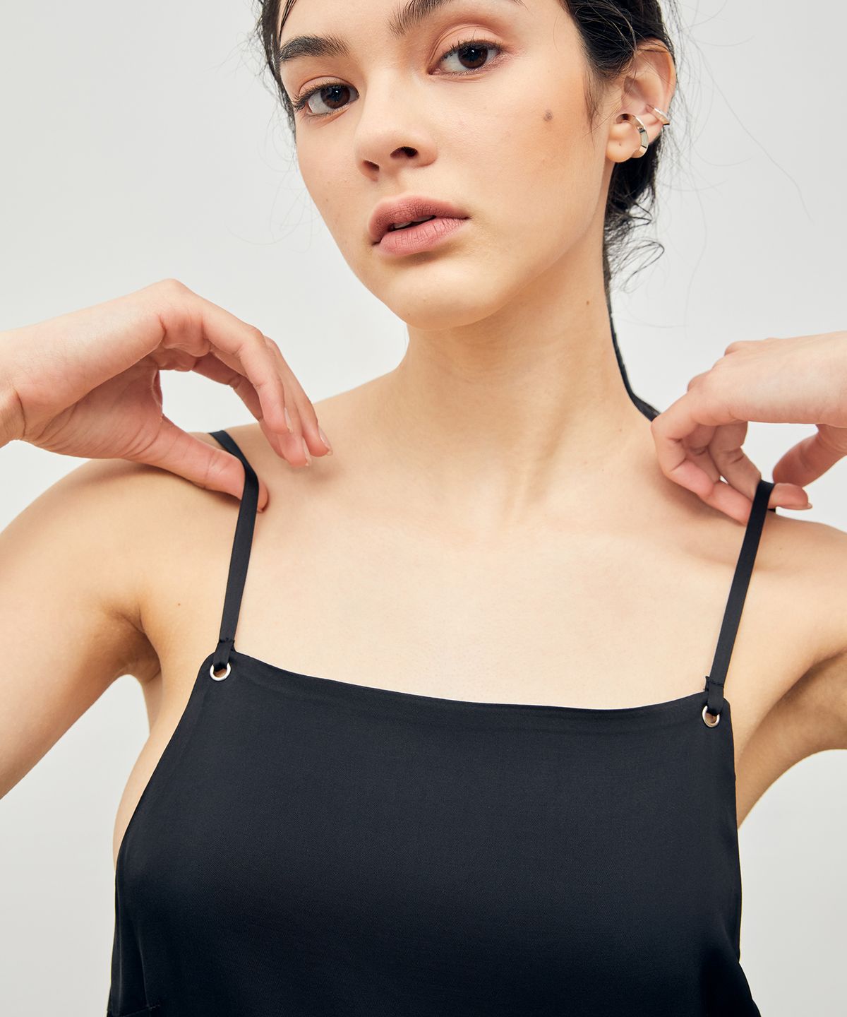 온느(ONNE) Tiered Slip Long Dress Black