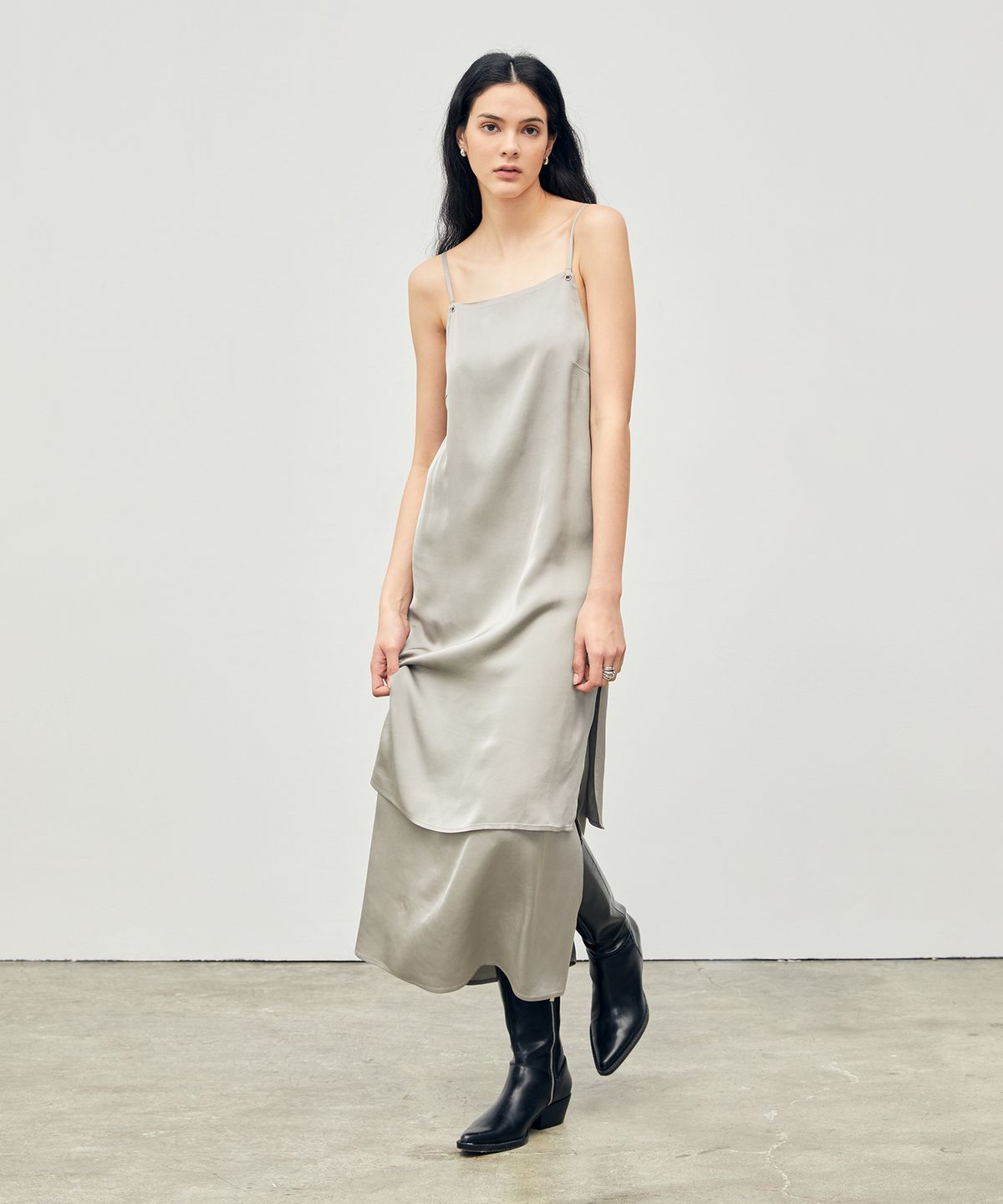 온느(ONNE) Tiered Slip Long Dress Khaki-Grey