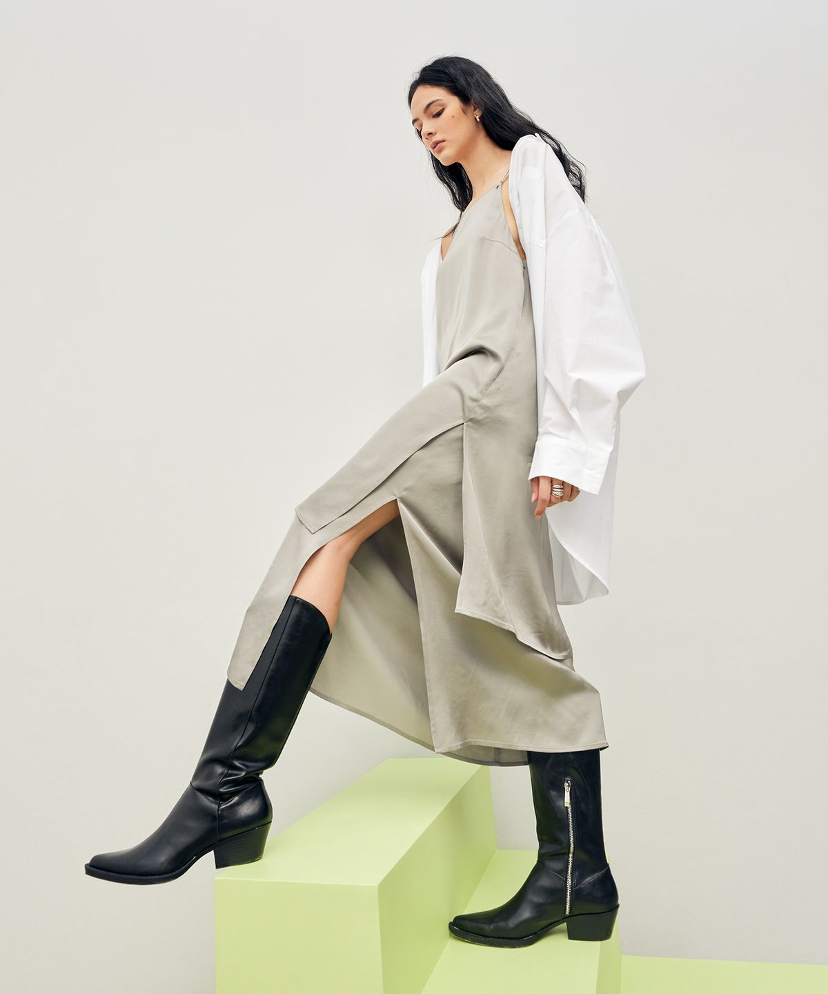 온느(ONNE) Tiered Slip Long Dress Khaki-Grey