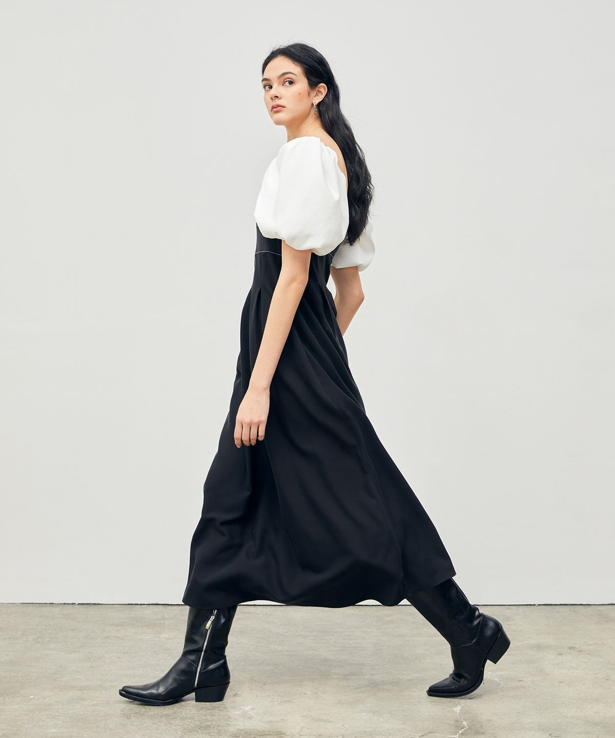 온느(ONNE) Stitched Puff Sleeve Maxi Dress Black
