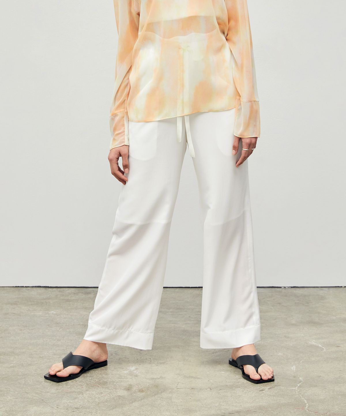온느(ONNE) Banded Waist Ribbon Pants Ivory