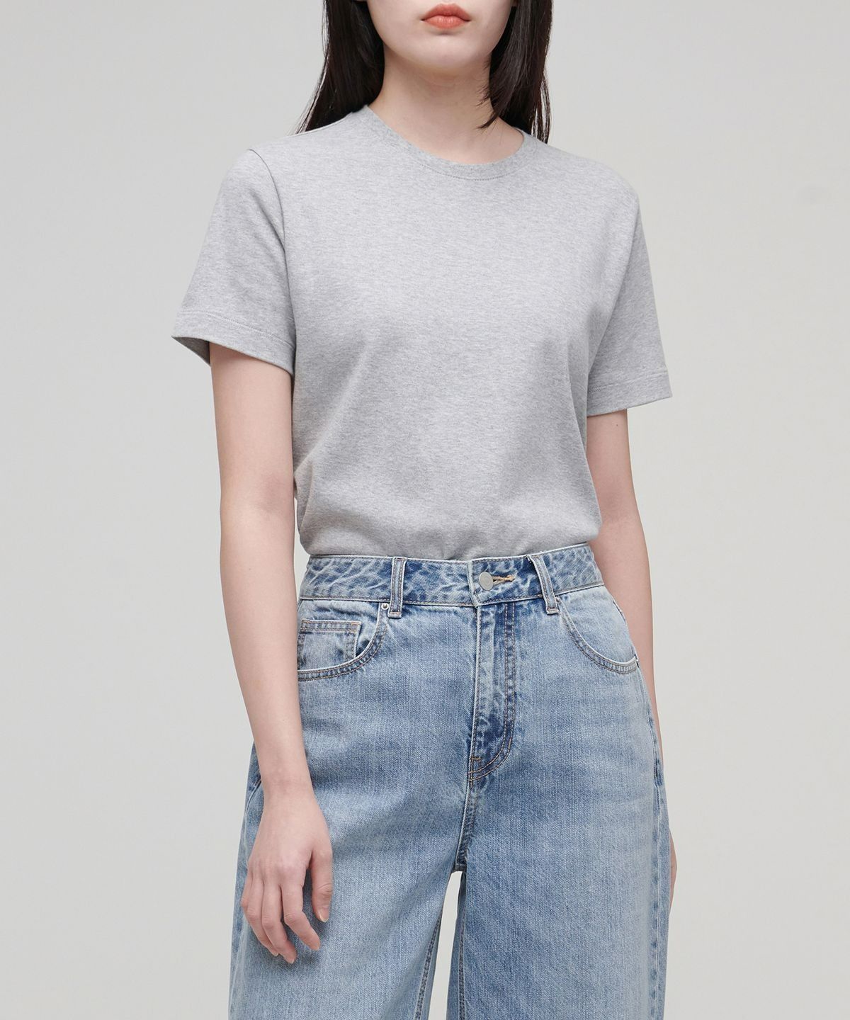 무신사 스탠다드 우먼(MUSINSA STANDARD WOMAN) 우먼즈 베이식 크루 넥 티셔츠 [미디엄 그레이]