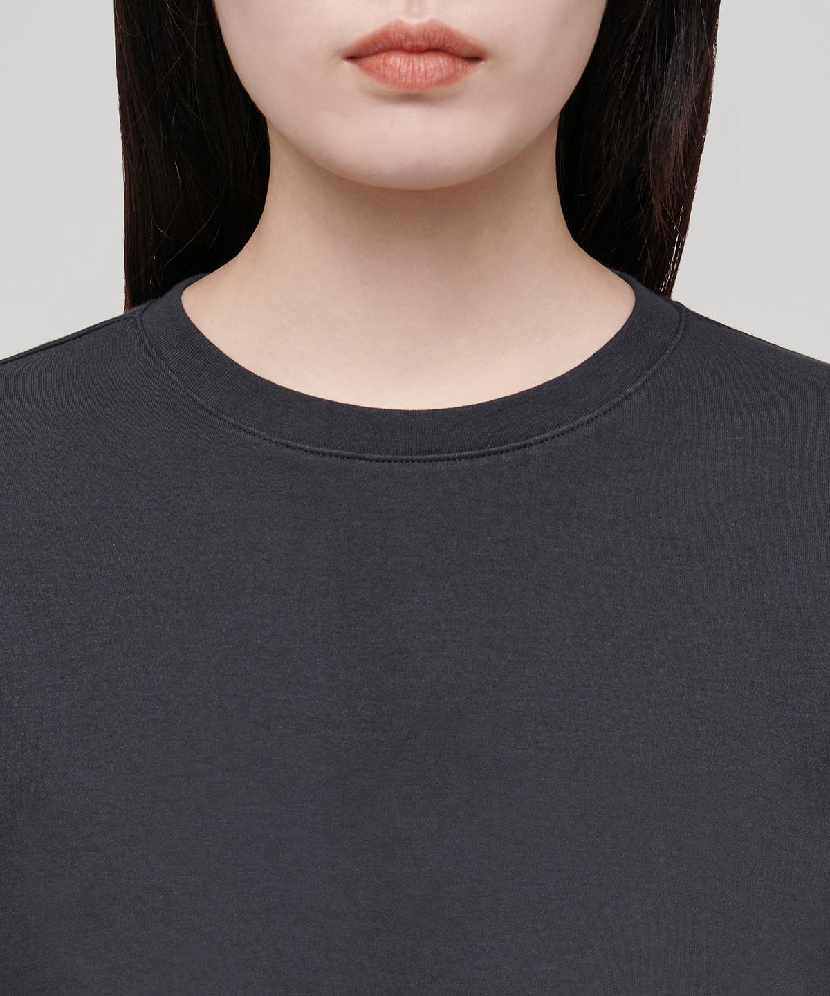 무신사 스탠다드 우먼(MUSINSA STANDARD WOMAN) 우먼즈 베이식 크루 넥 티셔츠 [다크 그레이]