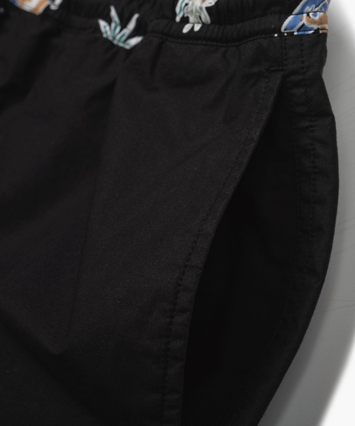 엠니(M.Nii) Basic Monkey Surf Shorts / Black