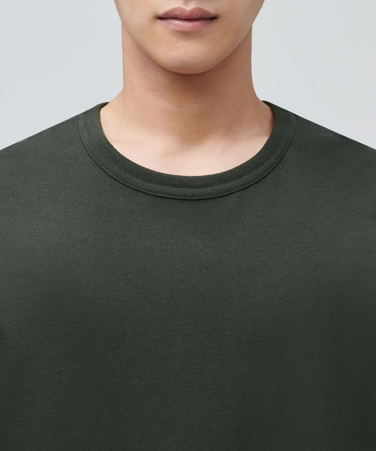 무신사 스탠다드(MUSINSA STANDARD) 릴렉스 핏 크루 넥 티셔츠 [카키]