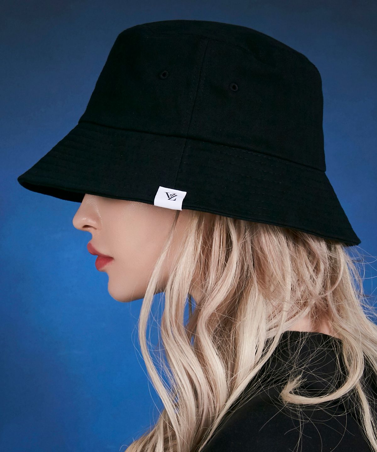 바잘(VARZAR) 헤링본 라벨 버킷햇 블랙