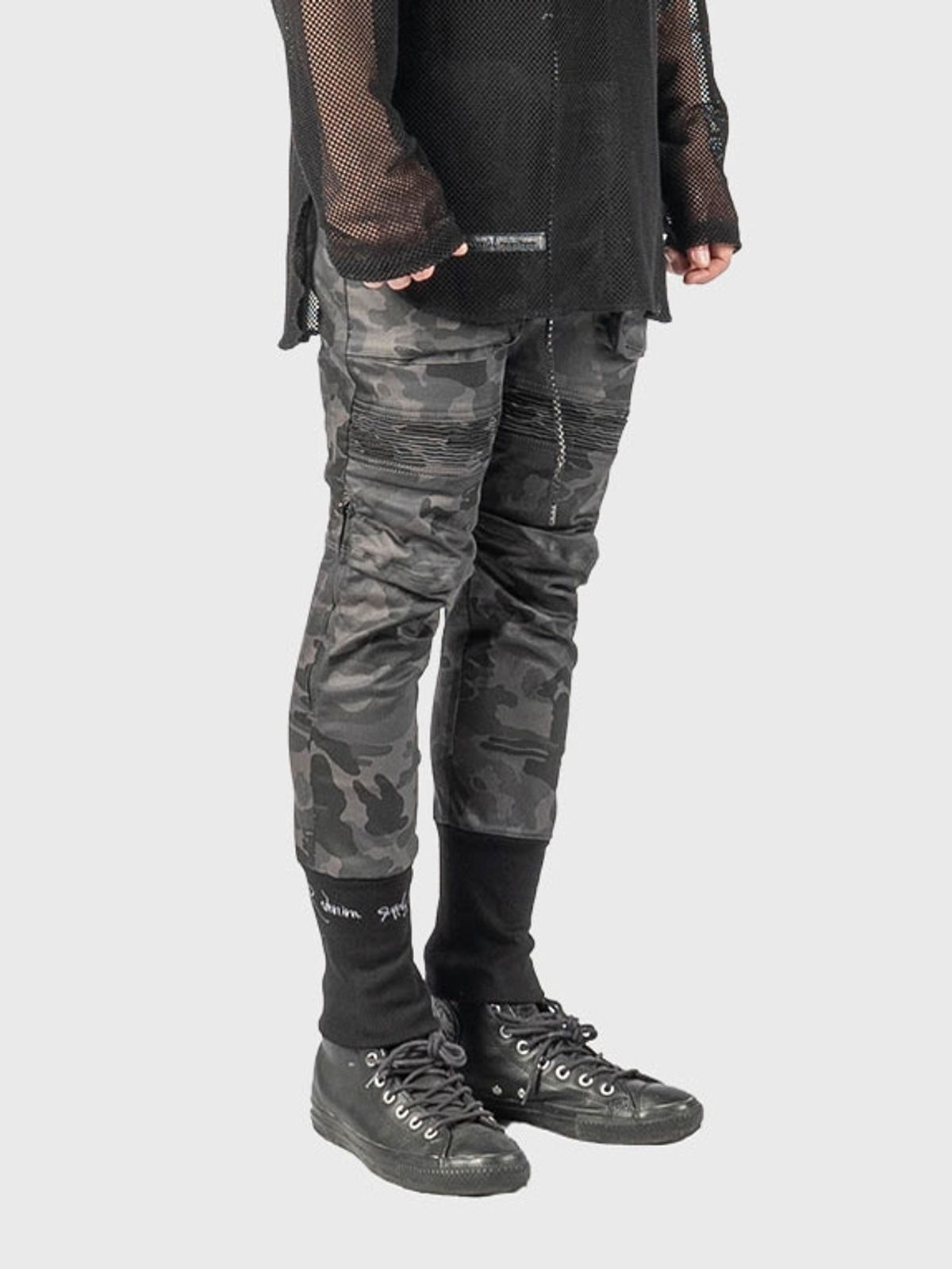 모빈스알(MOVINS.R) (왁스코팅 그레이 카모)AURA RELAXED DENIM PANTS