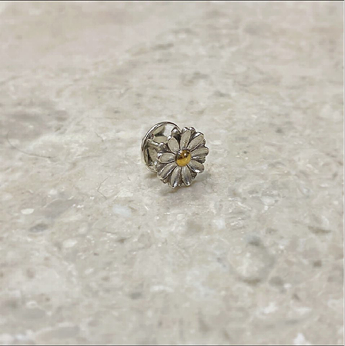 팬도럼주얼리(PANDORUMJEWELRY) Daisy badge
