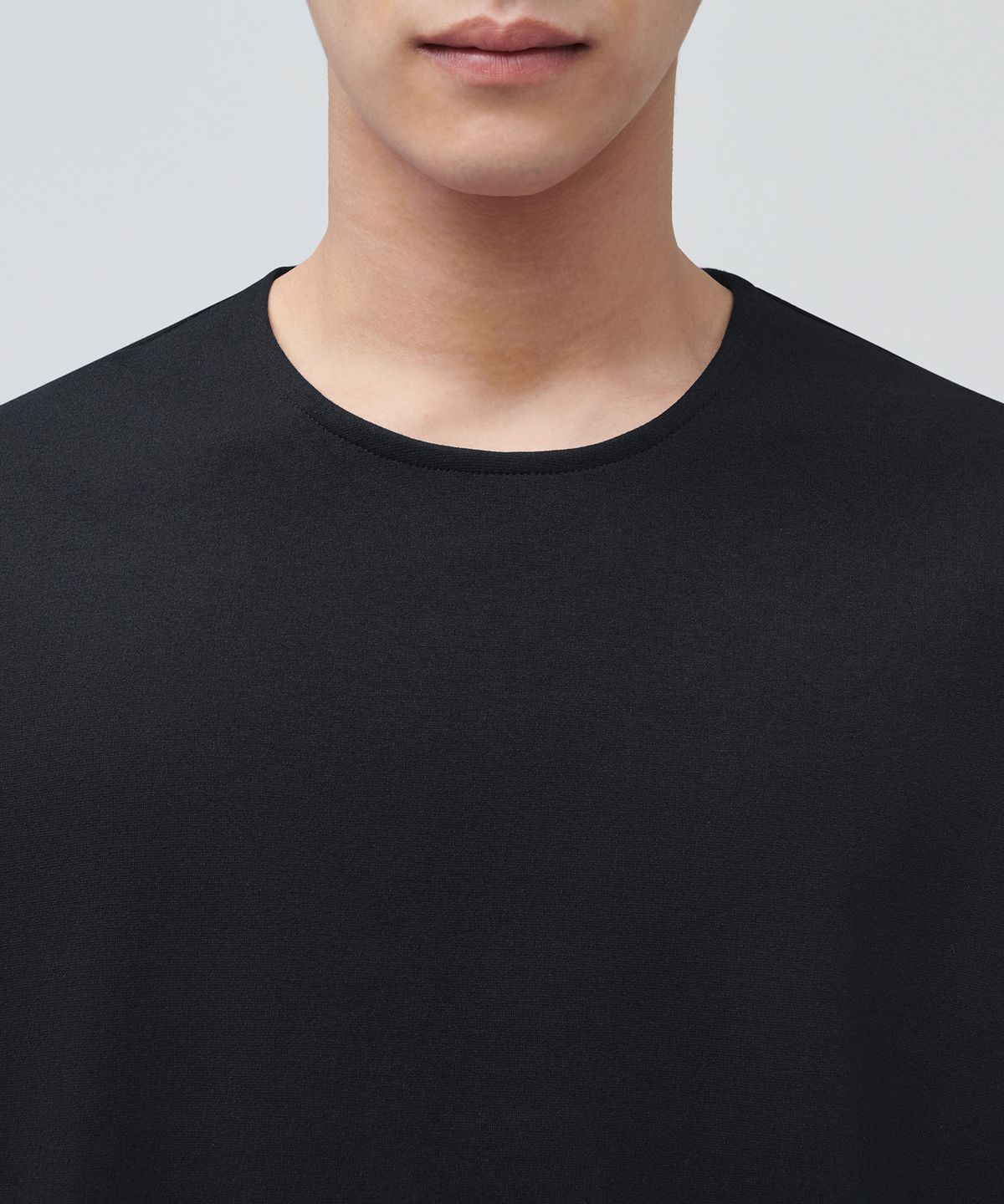 무신사 스탠다드(MUSINSA STANDARD) 폰테 릴렉스 핏 크루 넥 티셔츠 [블랙]