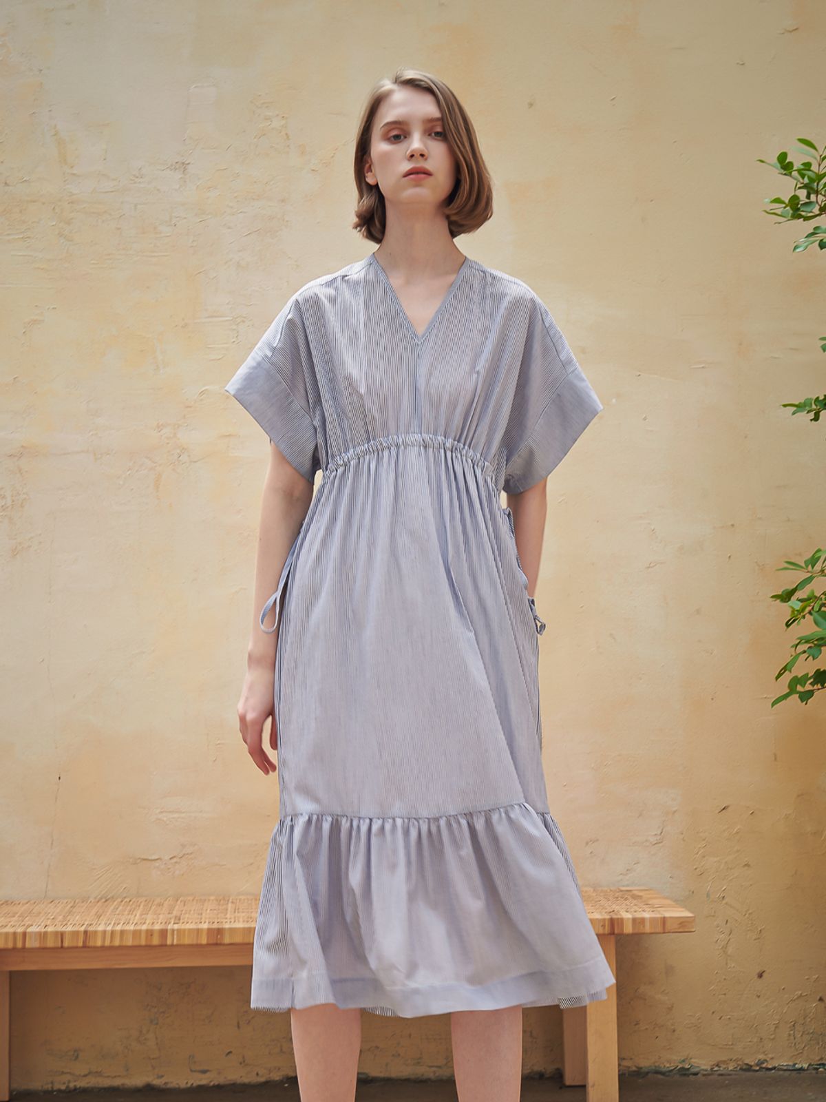 아쿠드(ACUD) V Neck Relaxed Strap One-Piece_Navy