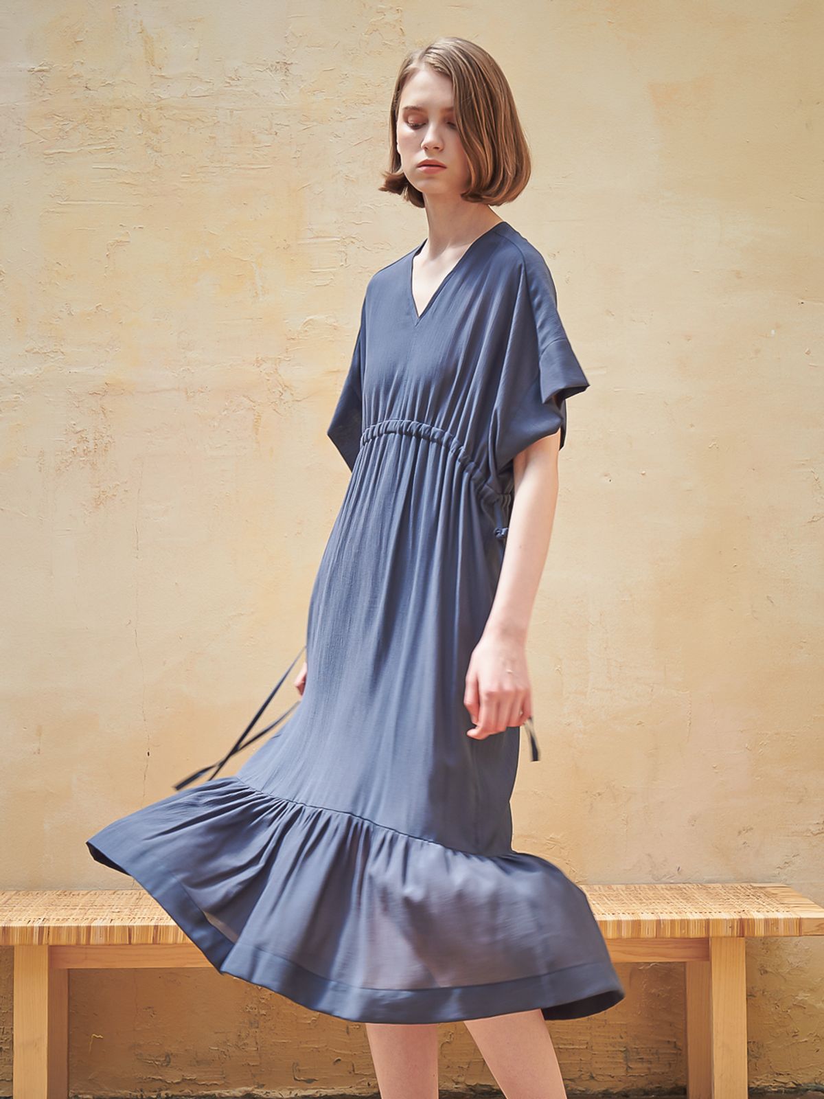 아쿠드(ACUD) V Neck Relaxed Strap One-Piece_Blue
