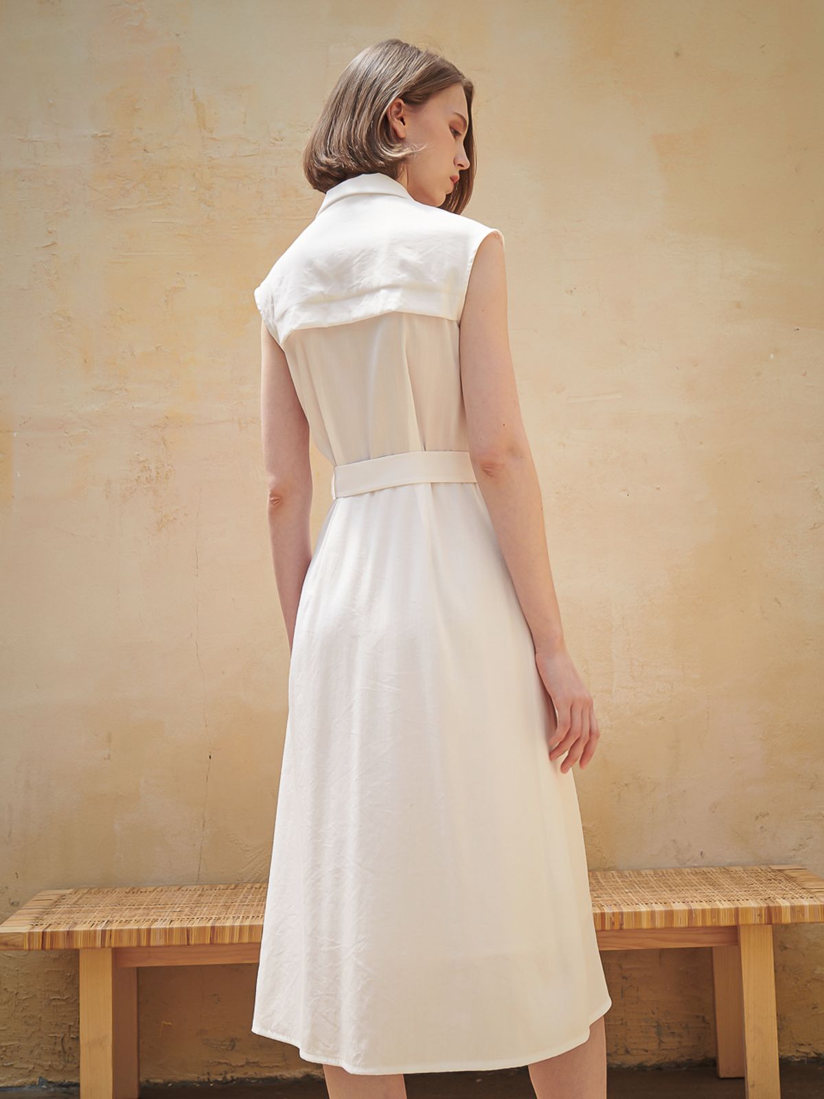아쿠드(ACUD) Sleeveless Tailored Wrap One-Piece_White