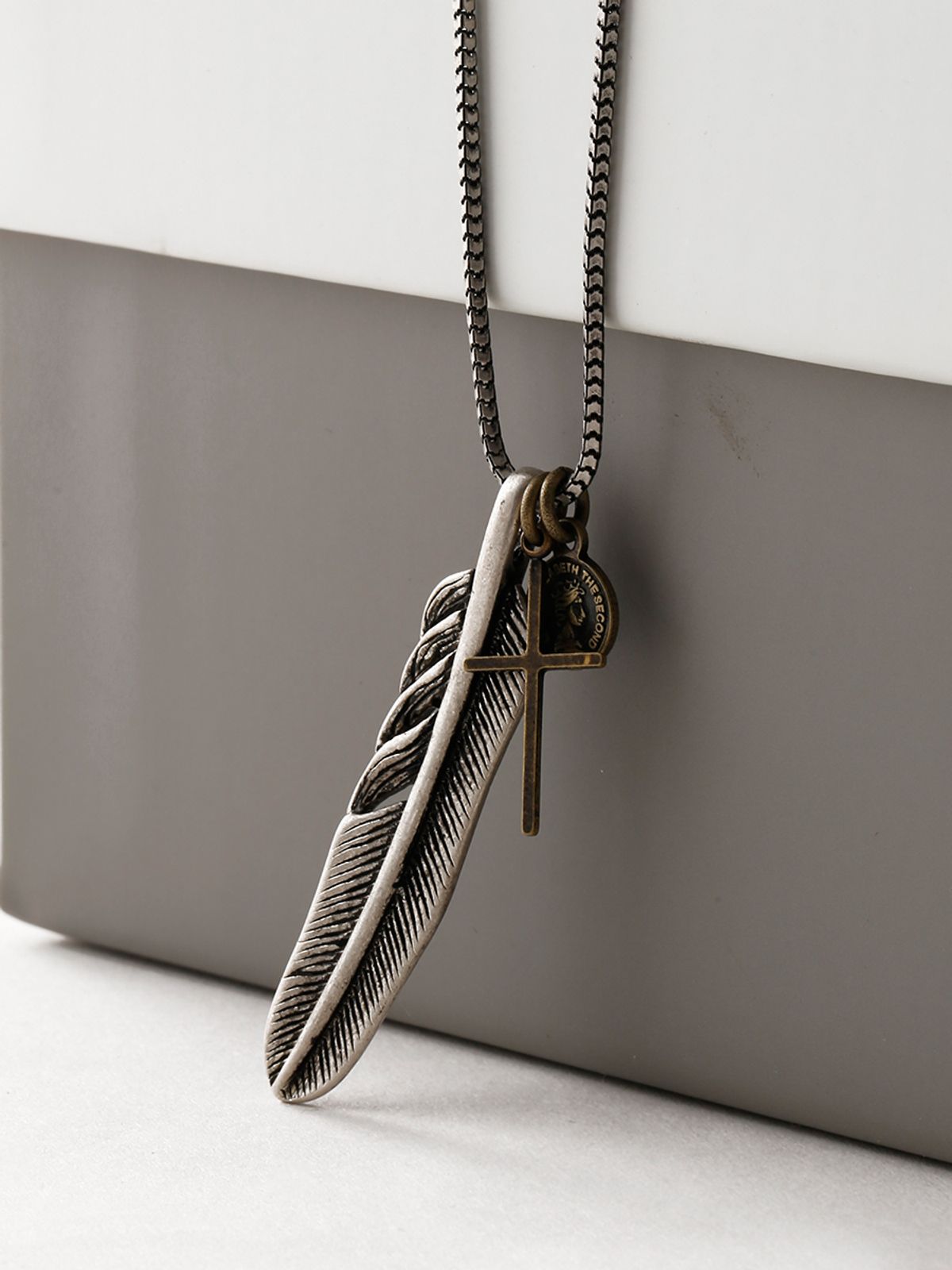 쇼브오프(SHOVEOFF) SVN-311 Feather Cross Coin Necklace