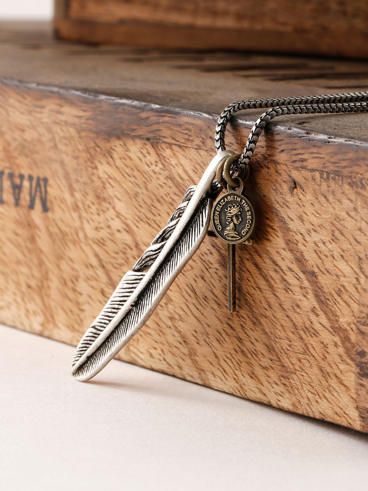 쇼브오프(SHOVEOFF) SVN-311 Feather Cross Coin Necklace