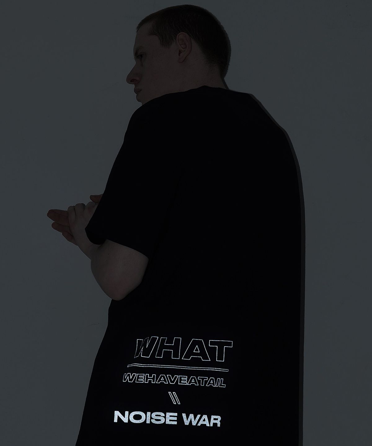 위해브어테일(WE HAVE A TAIL) REFLECTIVE SIDE LOGO TSHIRTS (BLACK)