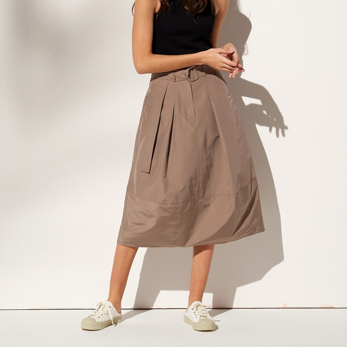 핀블랙(PINBLACK) BELTED PINTUCK LONG SKIRT BEIGE