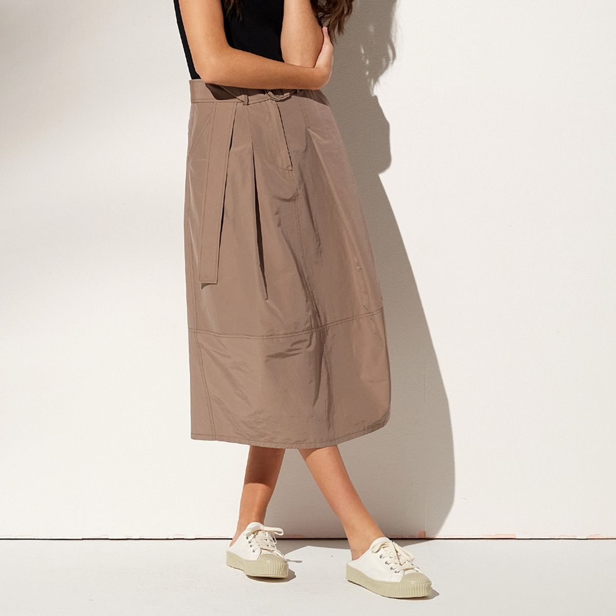 핀블랙(PINBLACK) BELTED PINTUCK LONG SKIRT BEIGE