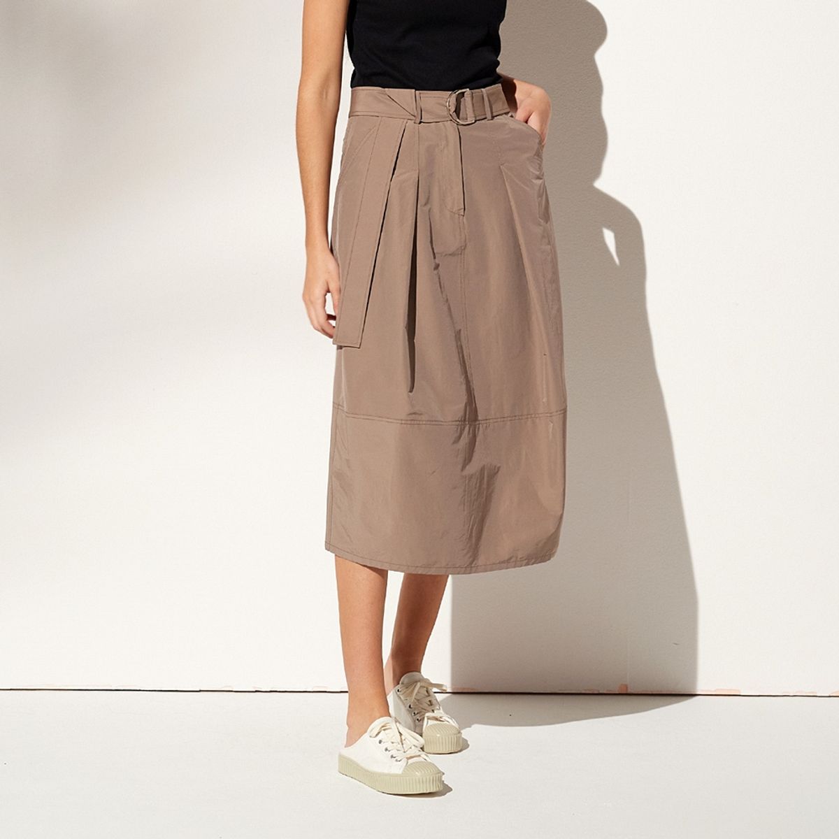 핀블랙(PINBLACK) BELTED PINTUCK LONG SKIRT BEIGE