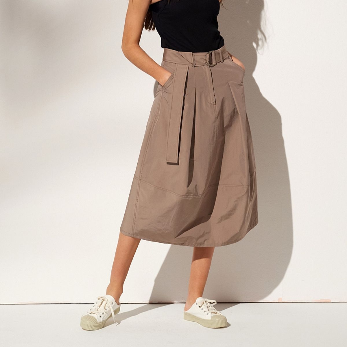 핀블랙(PINBLACK) BELTED PINTUCK LONG SKIRT BEIGE
