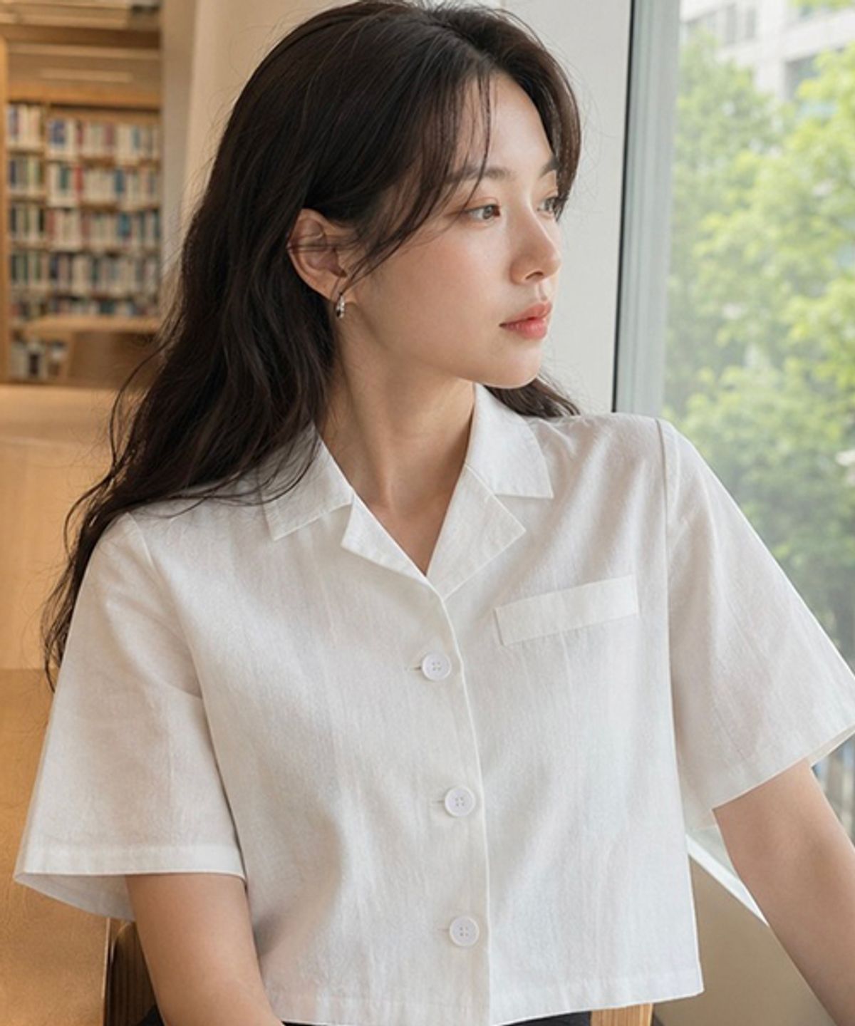 콜릿(KOLEAT) 린넨 화이트 슬림 반팔 셔츠 [크롭]