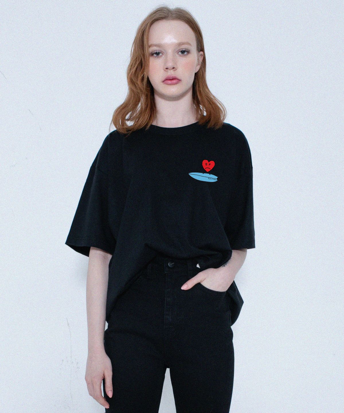 그레이버(GRAVER) [UNISEX]하트 서핑 보드 반팔티_블랙