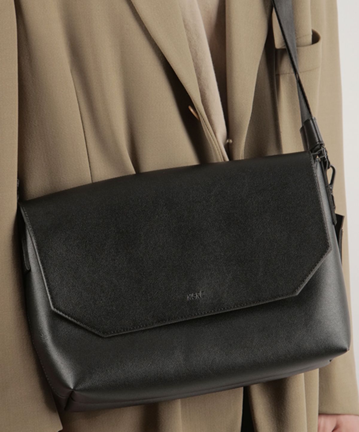 몬스터리퍼블릭(MONSTER REPUBLIC) MSRC 006 CROSS BAG / BLACK