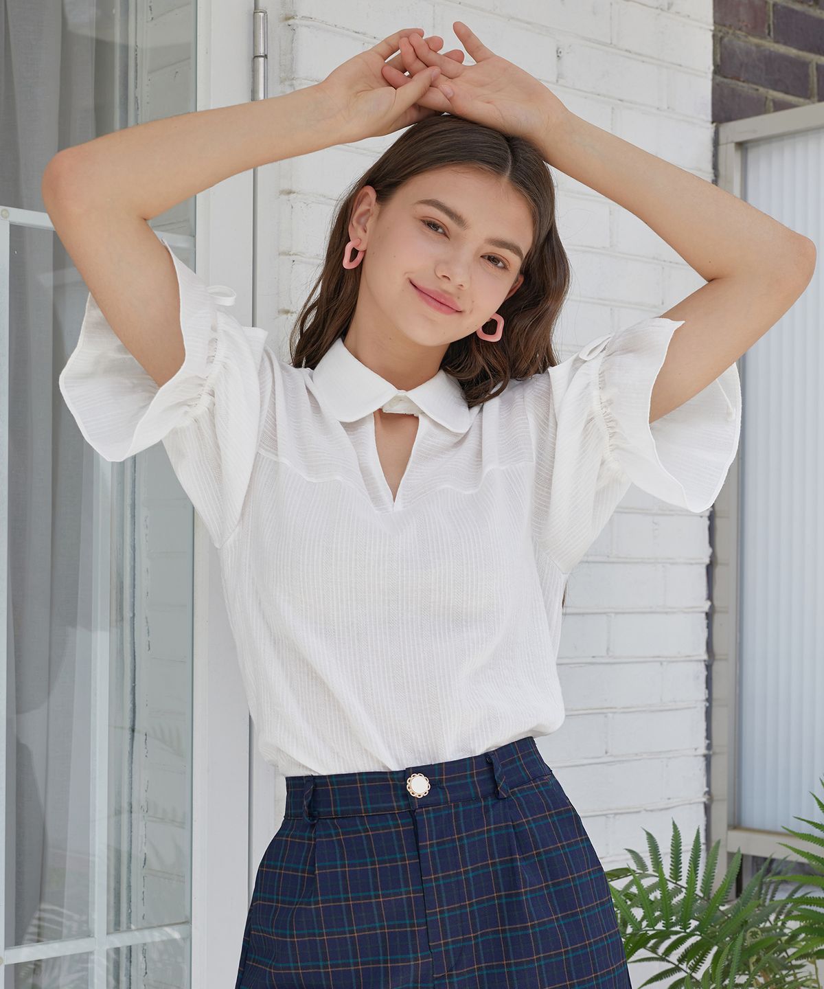 디어피어(DEAR,PEER) 브이 칼라 블라우스 아이보리