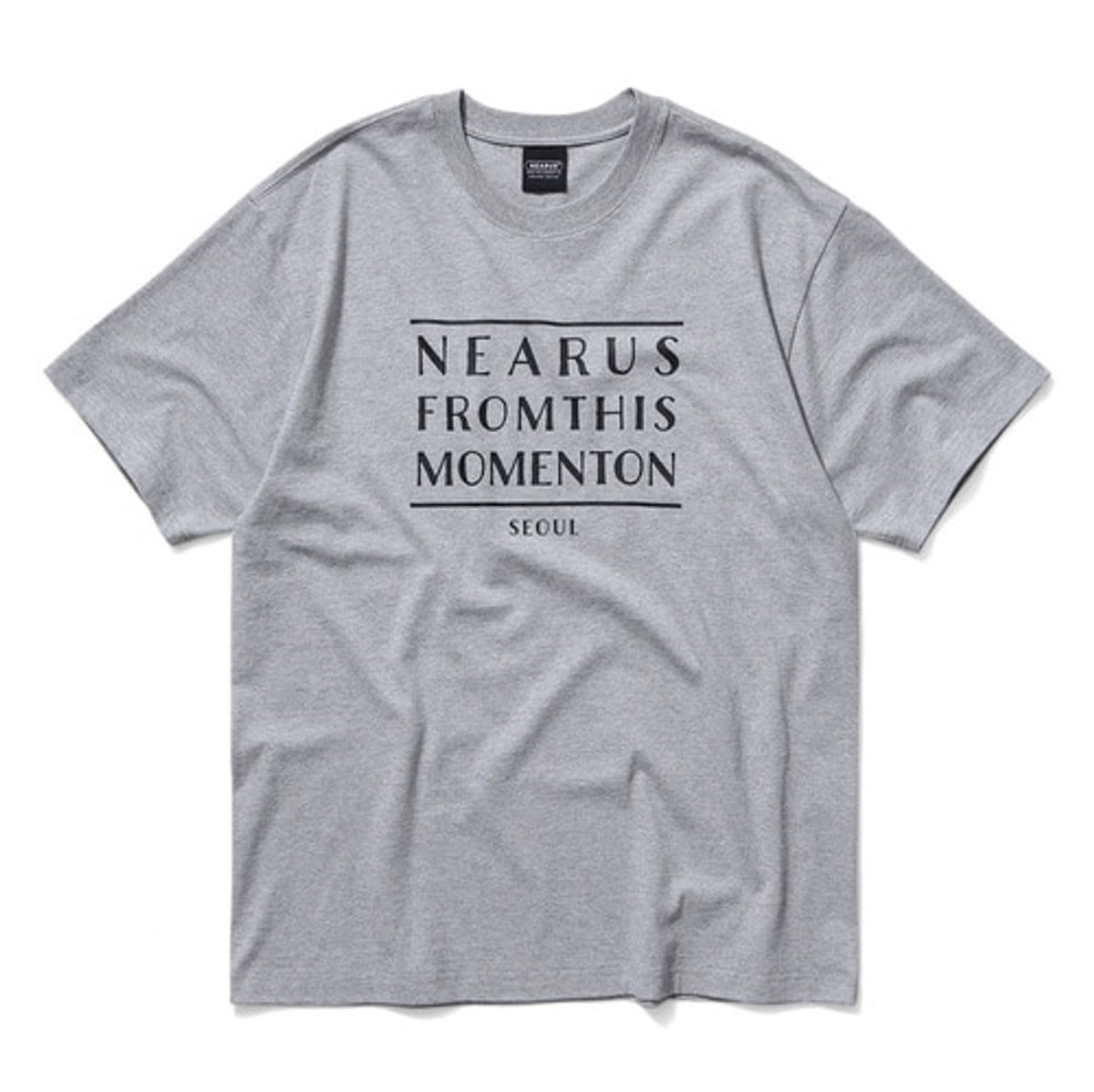 니어러스(NEARUS) 반팔티셔츠MOMENTON LOGO OVER TEE
