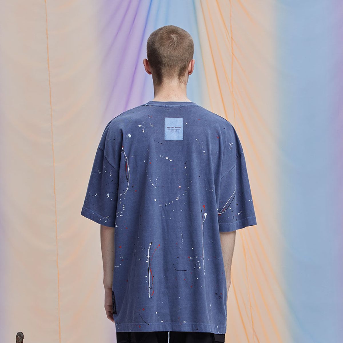 발란트(BALANT) 피그먼트 미니로고 드롭핑 티셔츠 - 네이비