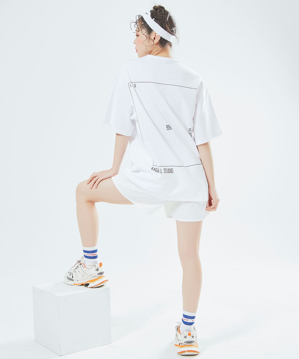 카가미엘(KAGAMI.L) 오버사이즈 스퀘어 프린트 티셔츠 화이트