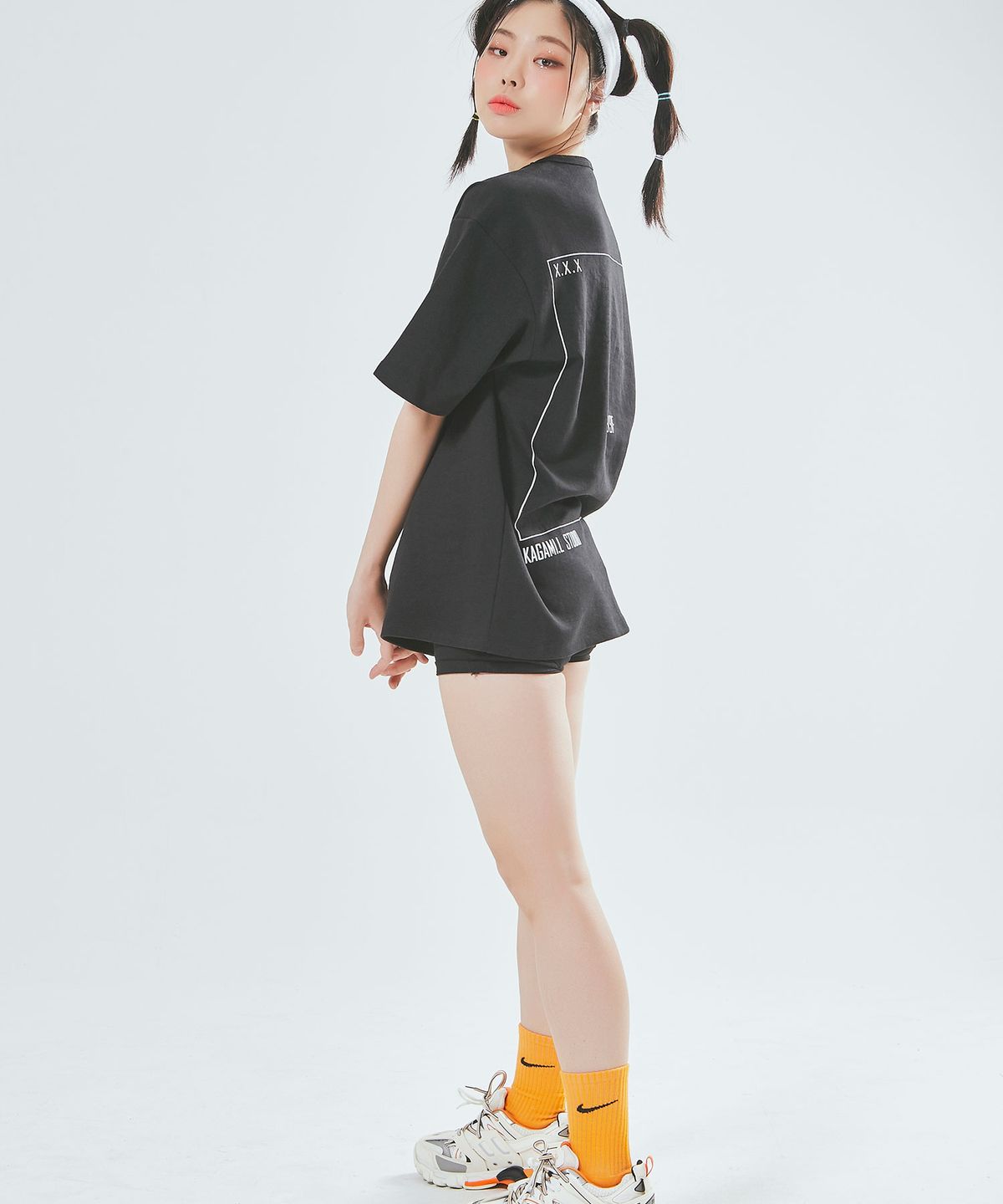 카가미엘(KAGAMI.L) 오버사이즈 스퀘어 프린트 티셔츠 블랙