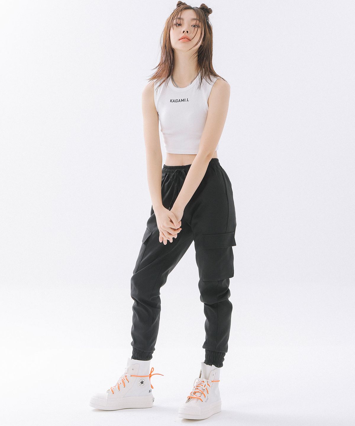 카가미엘(KAGAMI.L) 스탠다드 크롭 슬리브리스 화이트