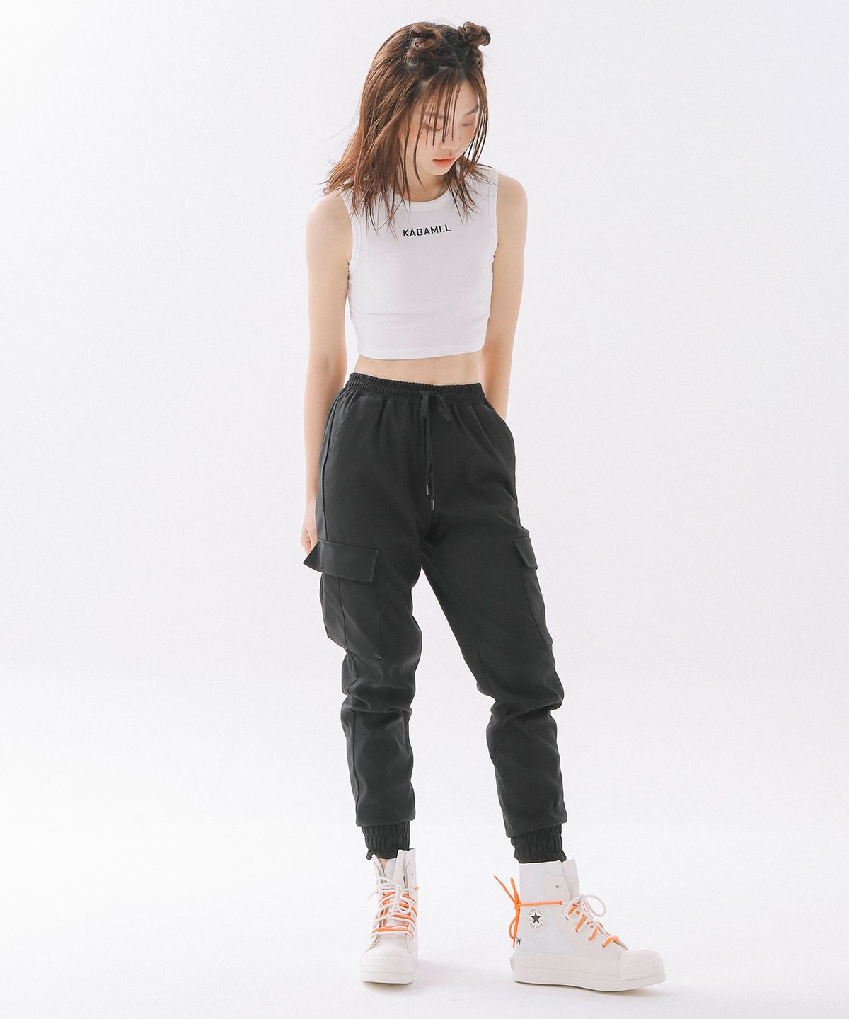카가미엘(KAGAMI.L) 스탠다드 크롭 슬리브리스 화이트