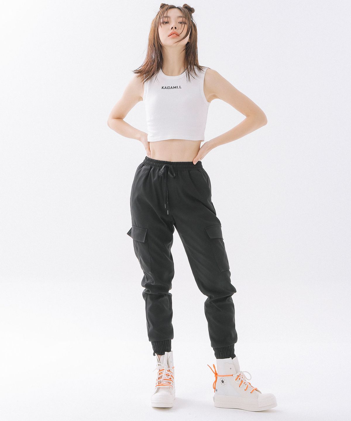 카가미엘(KAGAMI.L) 스탠다드 크롭 슬리브리스 화이트