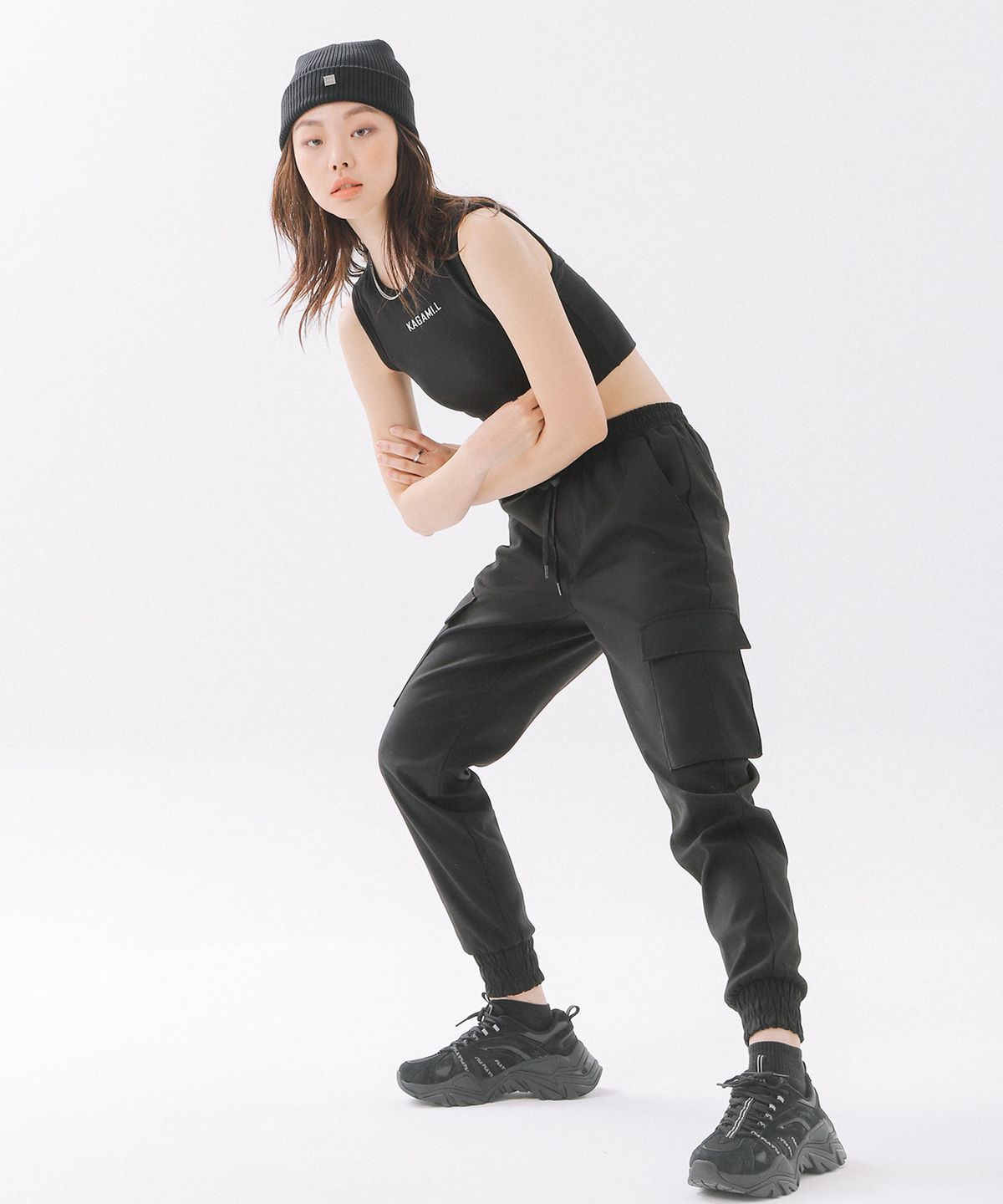 카가미엘(KAGAMI.L) 스탠다드 크롭 슬리브리스 블랙
