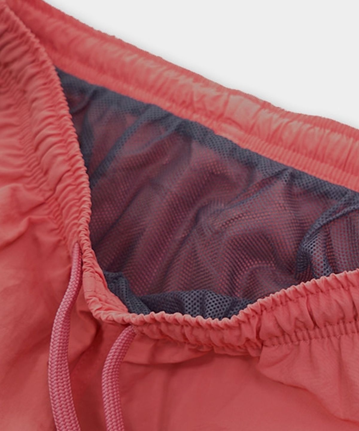 아임낫어휴먼비잉(I AM NOT A HUMAN BEING) RUBBER PATCHED SHORTS - CORAL