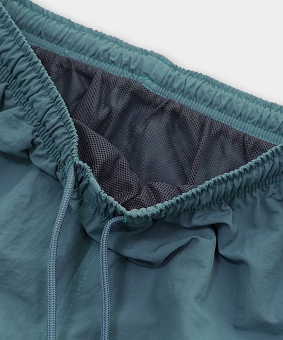 아임낫어휴먼비잉(I AM NOT A HUMAN BEING) RUBBER PATCHED SHORTS - GREEN